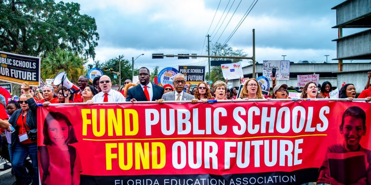 Asociación de Educación de la Florida: "DeSantis no proporciona soluciones reales para escuelas públicas"