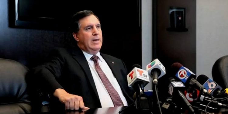 Grupo de retiro de Joe Carollo en Miami asegura que está a 1/3 del camino a la Ronda 1, según politicalcortadito