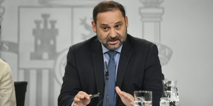 Los sobresaltos de Ábalos en el aeropuerto de Barajas desde que recibió a la vocera del régimen de Maduro