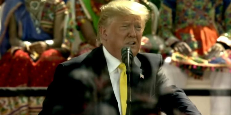 Trump asegura que mercados financieros se desplomarán si es derrotado en noviembre