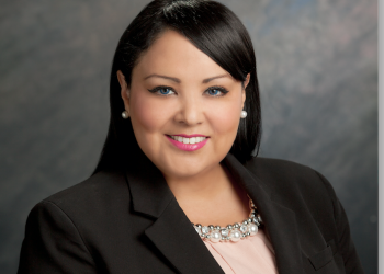 Comisionada Viviana Janer ofreció respaldo al candidato presidencial Michael Bloomberg