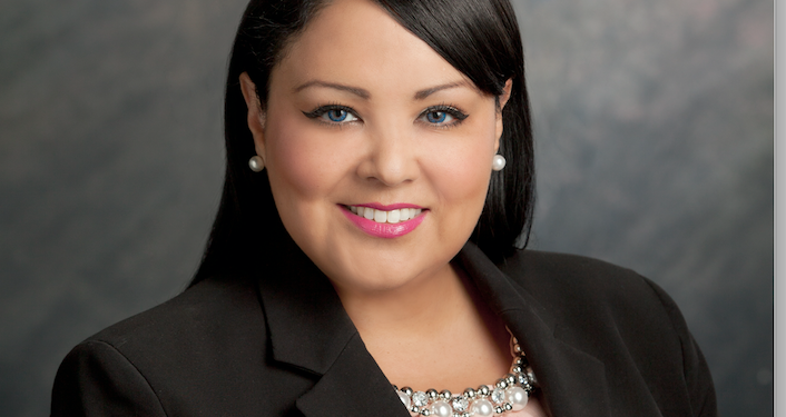 Comisionada Viviana Janer ofreció respaldo al candidato presidencial Michael Bloomberg