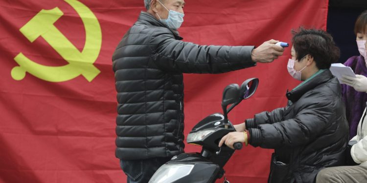 En China 2.236 muertos, bajan nuevos casos y en Corea del Sur aumentan infectados por virus de Wuhan