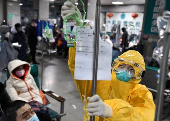 Coronavirus: China aumentó a 1.113 fallecidos y OMS: Año y medio para desarrollar vacuna