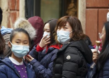 OMS invita a prepararse para brotes locales de coronavirus tras confirmación de 12.000 casos