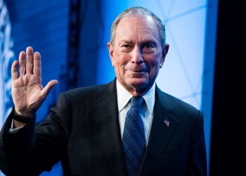 Bloomberg: Primer candidato presidencial demócrata en tener oficina en Tampa Bay