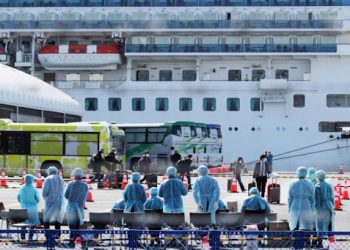 En hospitales de EEUU 16 pasajeros del crucero en cuarentena en Japón