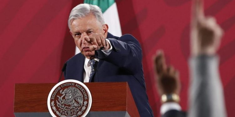 Popularidad de López Obrador cae a su punto más bajo por violencia en México