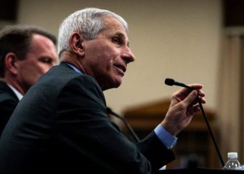 Critican que Sanders pida vacuna contra el coronavirus gratuita