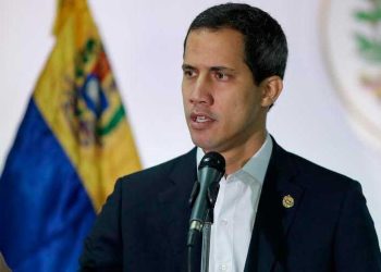 Juan Guaidó denunció hostigamiento de fuerzas especiales en su casa