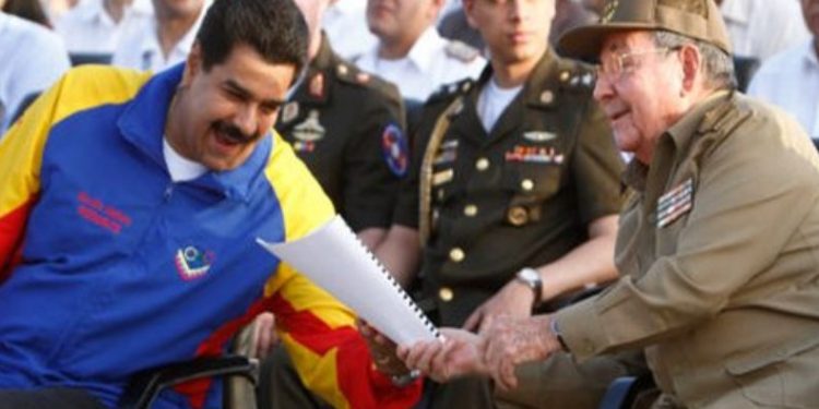 Maduro denuncia "plan de guerra" de EEUU contra Venezuela