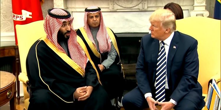 Trump y Mohammed bin Salman conversan sobre los mercados energéticos mundiales, según portavoz de la Casa Blanca