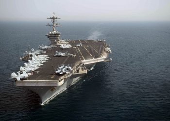 Tripulación de portaaviones estadounidense fue aislada por 20 casos de coronavirus