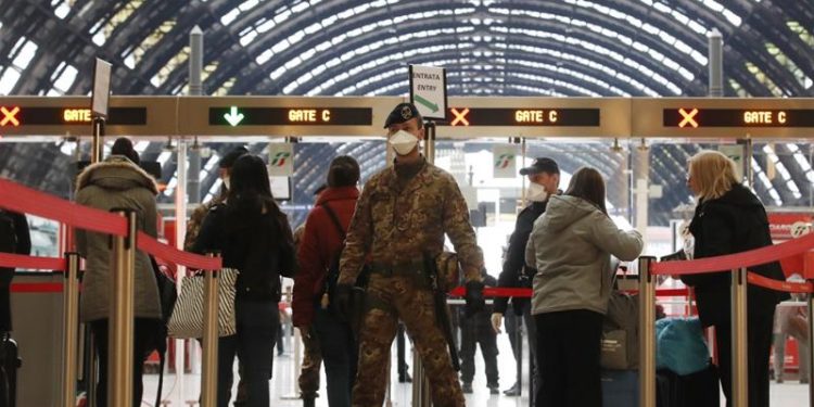 Países del mundo cierran sus fronteras y se aíslan para combatir la pandemia