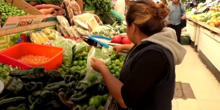 OCDE disminuye su previsión de crecimiento para México y Argentina este año