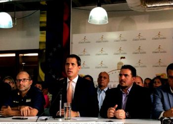 Guaidó insta a la población a permanecer en las calles a pesar de las agresiones del régimen