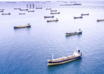 "Se cambia petróleo por gel antibacterial y papel sanitario". El mercado está quebrado y el excedente es inmanejable