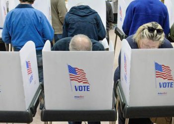 Estados piden métodos alternativos de votación en primarias por miedo al coronavirus
