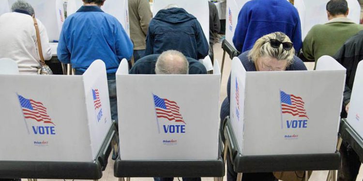 Estados piden métodos alternativos de votación en primarias por miedo al coronavirus