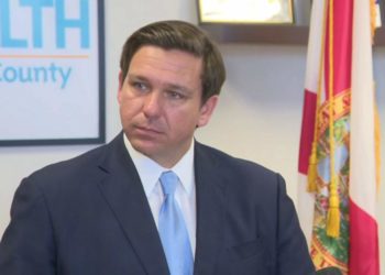 DeSantis trata de solucionar problemas derivados de la acumulación de beneficios de desempleo