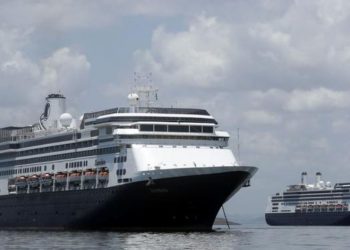 Cruceros Zaandam y Rotterdam no tienen aprobado plan de atraque en la costa del sur de Florida