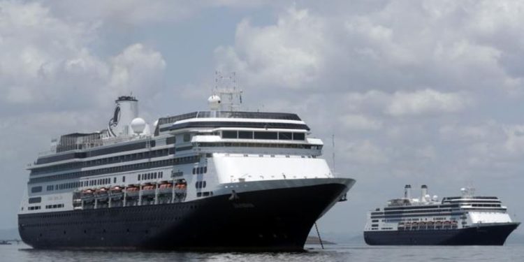 Cruceros Zaandam y Rotterdam no tienen aprobado plan de atraque en la costa del sur de Florida
