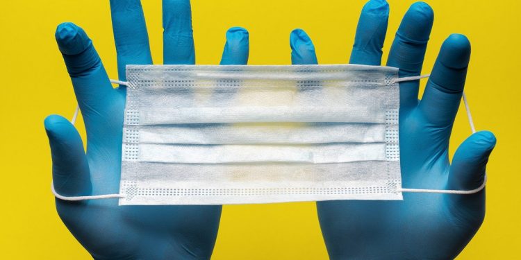 Estados Unidos evalúa ordenar el uso de mascarillas de forma obligatoria