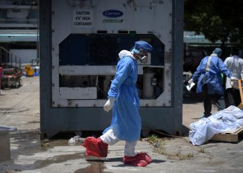 ¡Escenario dantesco! Covid-19 en Ecuador cadáveres colapsan a Guayaquil