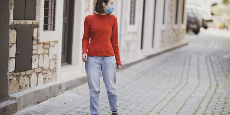 EE.UU evalúa cambiar normas de cuarentena para que la gente pueda retornar a sus trabajos