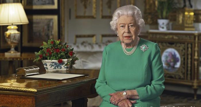 La reina Isabel II pidió a los británicos permanecer unidos: "Aunque hemos afrontado retos antes, este es diferente"