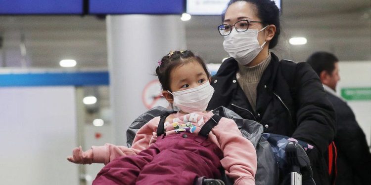 Niños con COVID-19 serían menos contagiosos que adultos