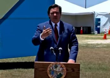 DeSantis insta a solicitantes de beneficios de desempleo a "verificar su cuenta bancaria"