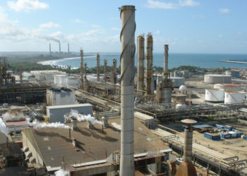 ¡En plena escasez de combustible! Tanquero procedente de Cuba arribó a El Palito para abastecerse de gasolina