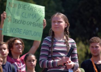 Llueven críticas a CNN por incluir a Greta Thunberg en panel de expertos sobre coronavirus