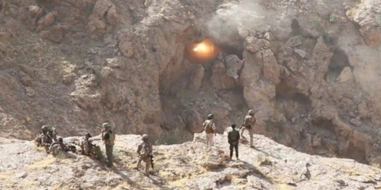 Mira el bombardeo de túneles secretos en Irak por la Fuerza Aérea de EEUU (+Video)