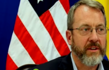 Story afirmó que EE UU está trabajando para bloquear el transporte del oro venezolano a otros países