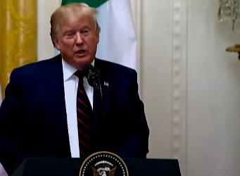 Trump cambia de estrategia y le habla en español a los contribuyentes