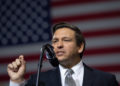 Ron DeSantis recibe ataque de Demócratas en Florida por su manejo de la pandemia