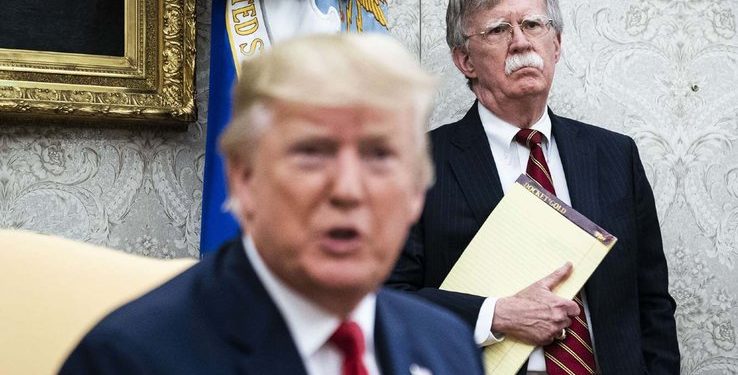 Juez aprobó publicación de las memorias de Bolton y Trump reacciona con amenazas