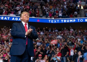Trump busca evitar una debacle al estilo de Tulsa en Florida