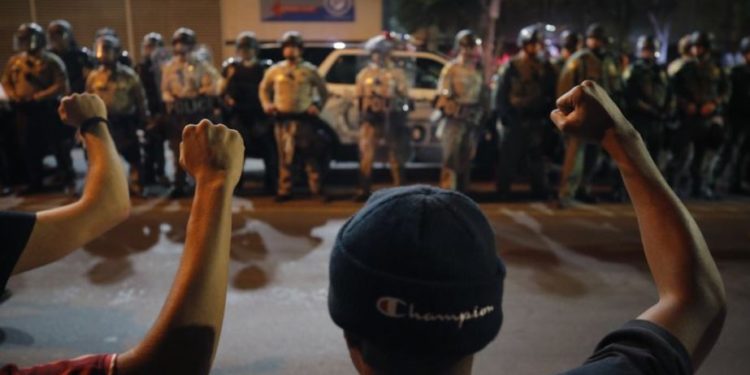 Petición de Trump de “controlar las calles” generó más violencia y destrucción en EEUU