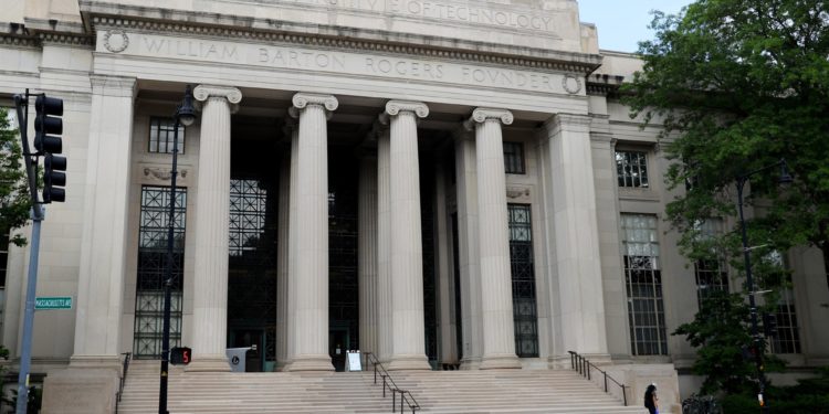 La administración Trump se retracta de las restricciones para los estudiantes internacionales