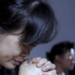 En China el régimen presiona a familias de escasos recursos a renunciar a su fe a cambio de asistencia social