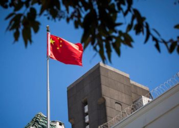 FBI persigue a científica china escondida en su consulado de San Francisco