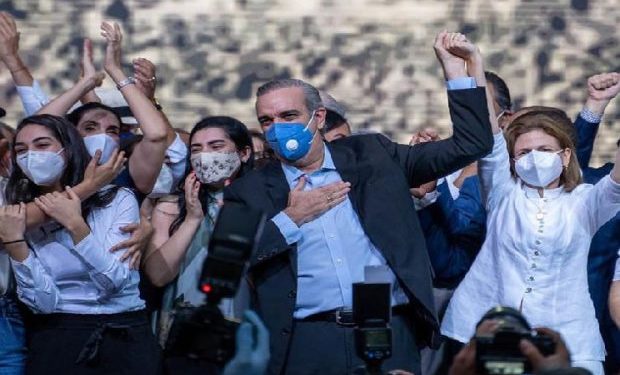 Luis Abinader gana la primera vuelta de elecciones de República Dominicana
