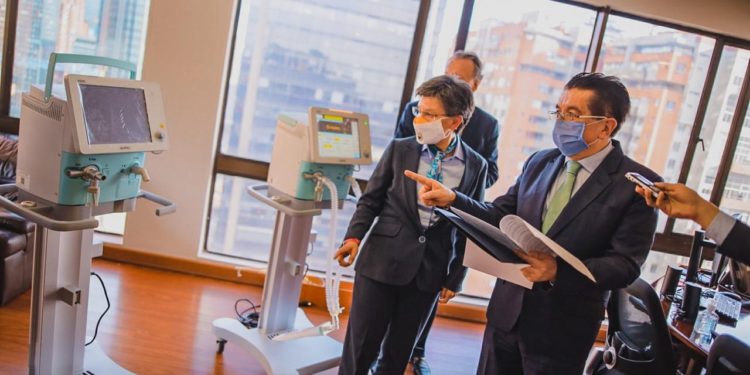 Gobierno colombiano entregó respiradores a Bogotá para ampliar las UCI