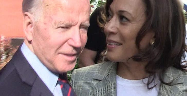 ¿Accidental? Kamala Harris apareció en las notas de Biden como su vicepresidenta