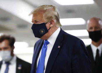 ¡Por primera vez! Donald Trump usa máscara en público durante la pandemia