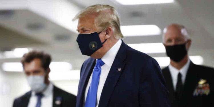 ¡Por primera vez! Donald Trump usa máscara en público durante la pandemia