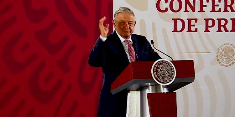 López Obrador dice que hay posibles compradores del avión presidencial